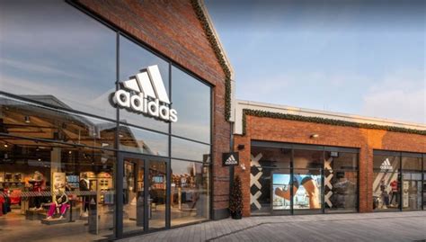 foto's van adidas outlet store halfweg|Adidas outlet .